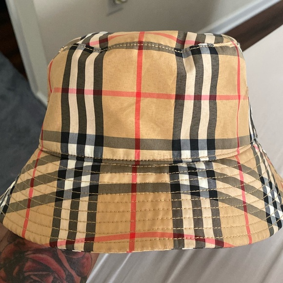 Burberry bucket hat - Picture 1 of 2